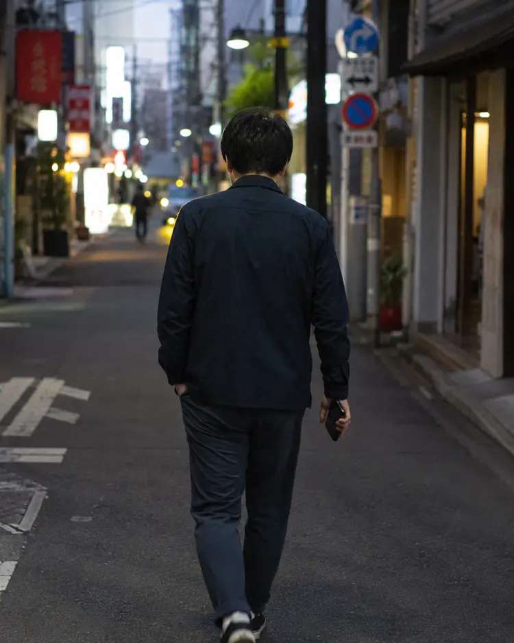 運営者のたかしの後ろ姿